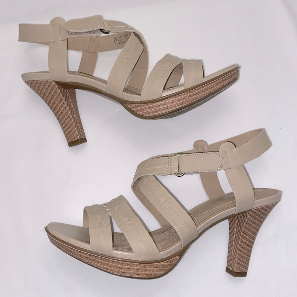 Naturalizer taupe strappy dress sandal 8.5M